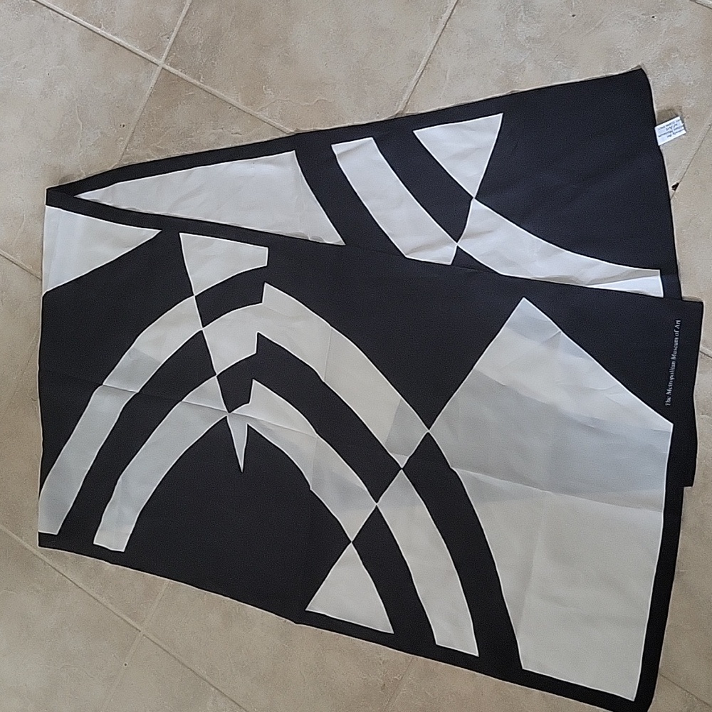 NEW The Metropolitan Museum of Art Silk Scarf 60”x 16.5”Rectang Black & White